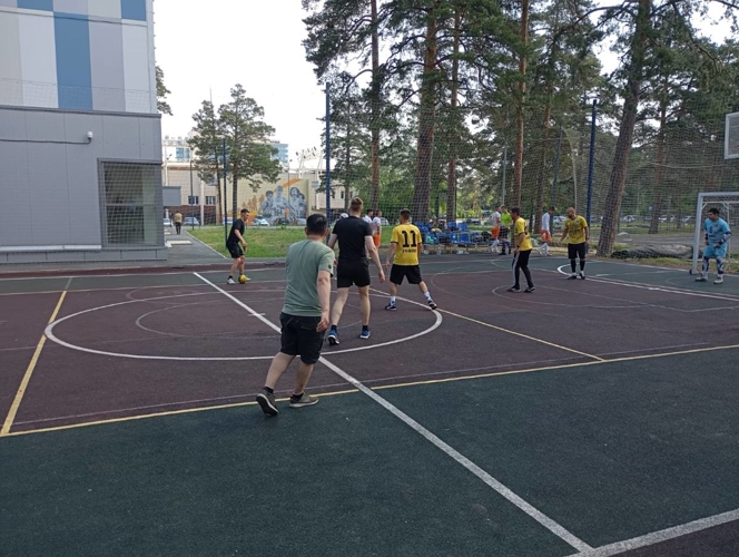В Челябинске прошли товарищеские турниры по мини-футболу и волейболу