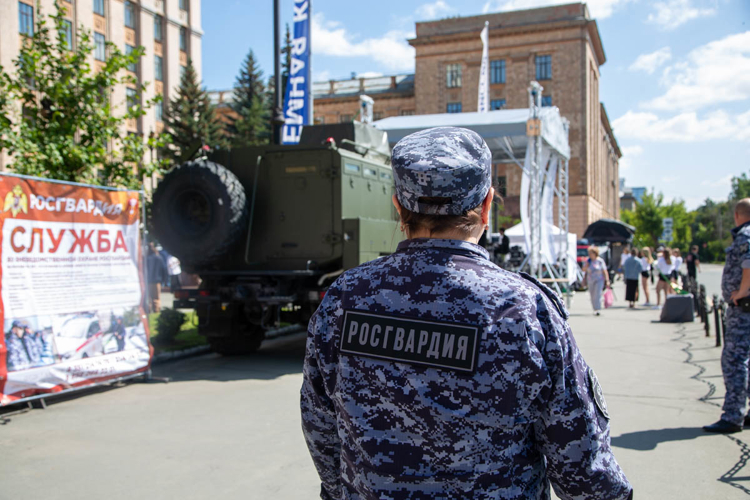 Росгвардейцы представили спецтехнику и рассказали о службе на «Автофесте ЮУрГУ»