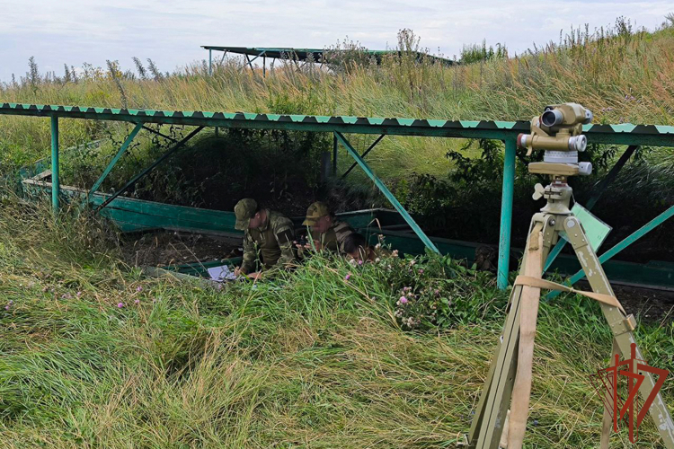 Военнослужащие Уральского округа Росгвардии совершенствуют практические навыки по управлению огнем артиллерии
