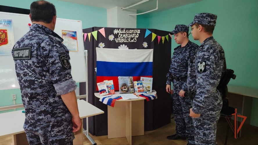 На Южном Урале росгвардейцы приняли участие  в патриотических мероприятиях, приуроченных к празднованию Дня российского флага 