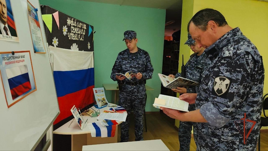 На Южном Урале росгвардейцы приняли участие  в патриотических мероприятиях, приуроченных к празднованию Дня российского флага 