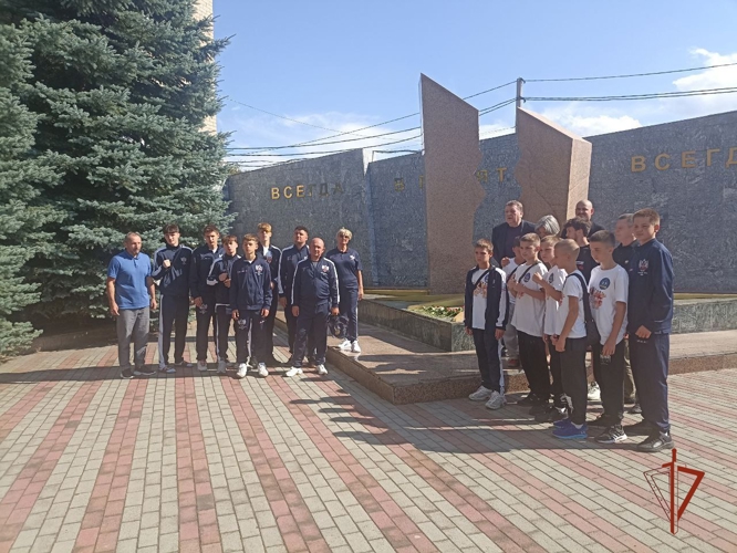 Сотрудники ОМОН «Атом» провели экскурсию для детей из Луганской Народной Республики