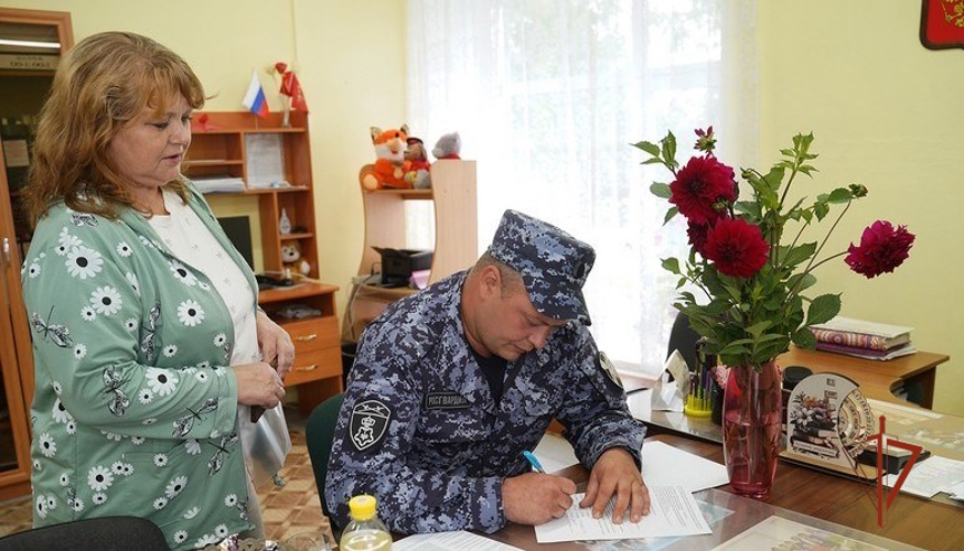В Челябинской области росгвардейцы проверяют безопасность дошкольных и образовательных учреждений к новому учебному году