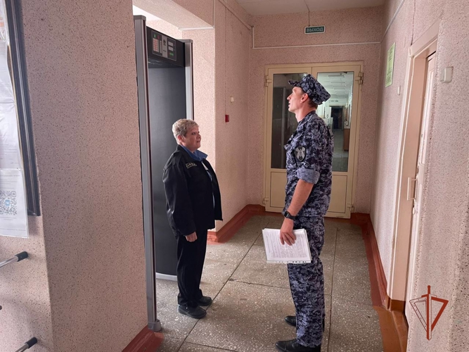 На Южном Урале с участием Росгвардии проходят проверки готовности школ к новому учебному году