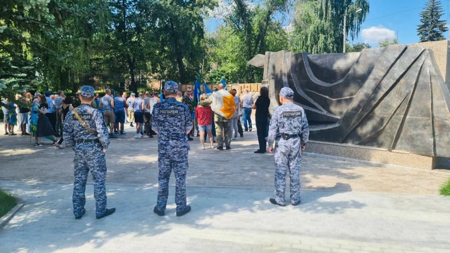 Росгвардейцы приняли участие в обеспечении безопасности празднования Дня ВДВ в Челябинской области