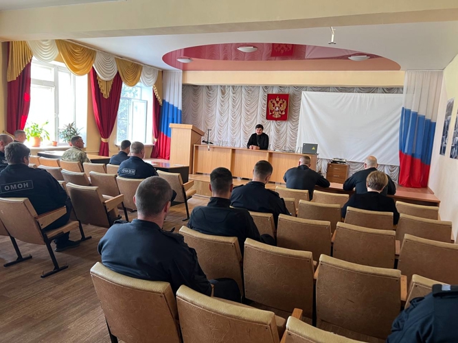 В Челябинске росгвардейцы обсудили духовные основы службы с представителем епархии