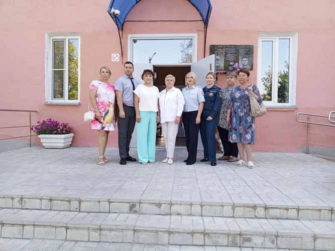 Росгвардейцы проверяют готовность школ к приему учащихся на Южном Урале