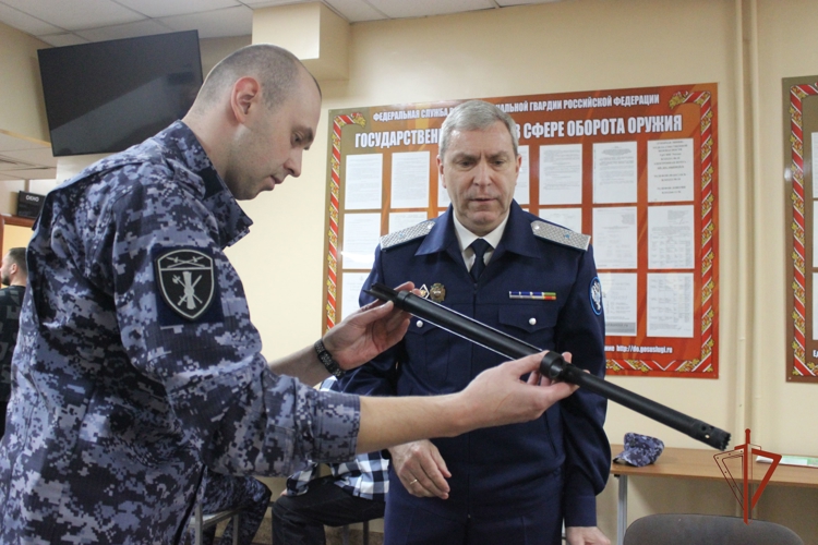 На Южном Урале росгвардейцы оказывают содействие гражданам в передаче гладкоствольного оружия и боеприпасов в зону СВО