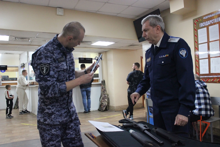 На Южном Урале росгвардейцы оказывают содействие гражданам в передаче гладкоствольного оружия и боеприпасов в зону СВО