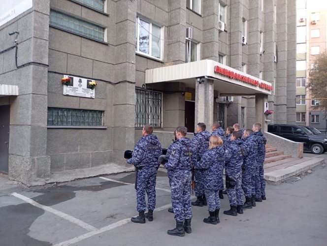 Челябинские росгвардейцы почтили память погибшего при исполнении долга сослуживца