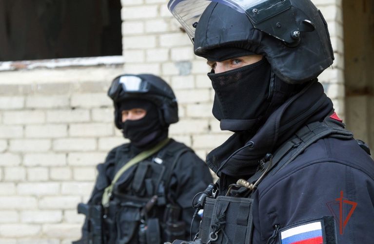 На Южном Урале при содействии спецподразделений Росгвардии пресечен сбыт немаркированной табачной и алкогольной продукции