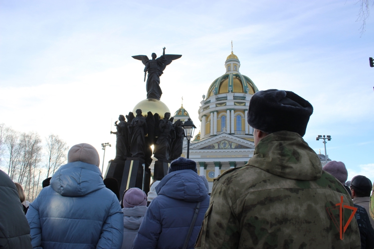В Челябинске росгвардейцы приняли участие в открытии памятника Собору Архистратига Михаила