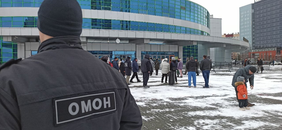 Росгвардейцы приняли участие в обеспечении безопасности матча КХЛ в столице Южного Урала
