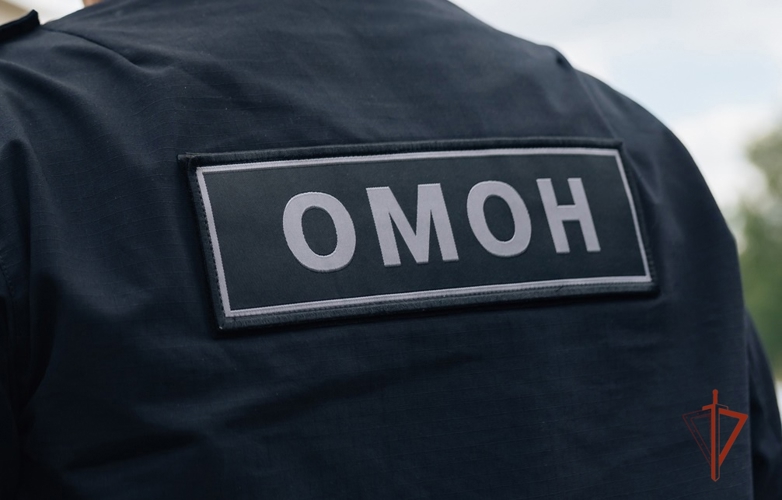 В Челябинске при силовой поддержке ОМОН Росгвардии изобличена группа наркосбытчиков