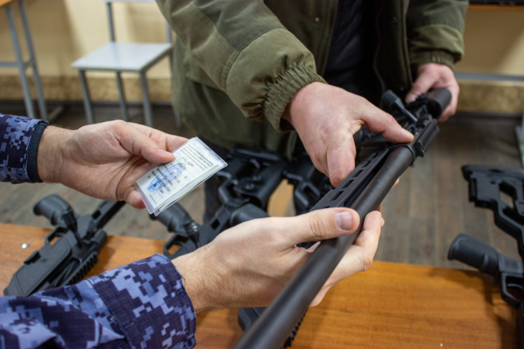 Челябинцы за год передали более 600 единиц оружия для участников СВО