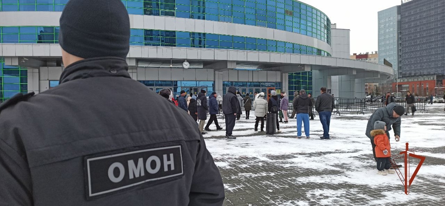 В Челябинске росгвардейцы обеспечили безопасность матча КХЛ