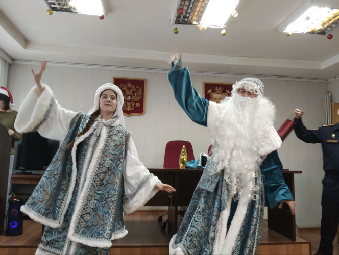 Росгвардейцы провели новогодние праздники для детей в городах Южного Урала