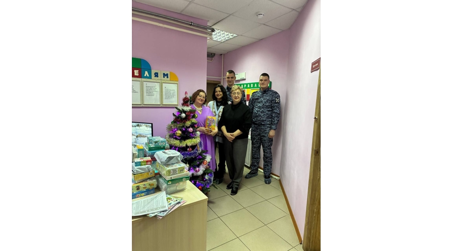 Росгвардейцы провели новогодние праздники для детей в городах Южного Урала