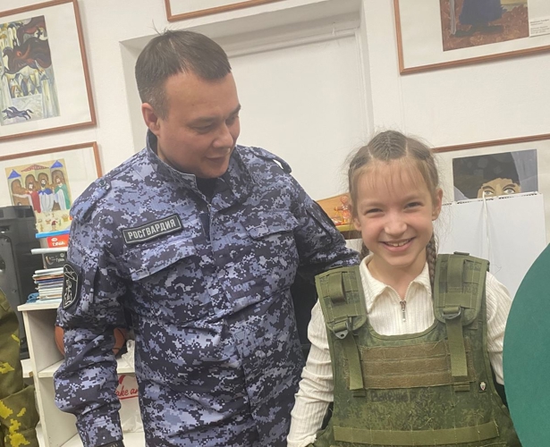 В Магнитогорске росгвардейцы провели «Разговор о важном» с молодежью