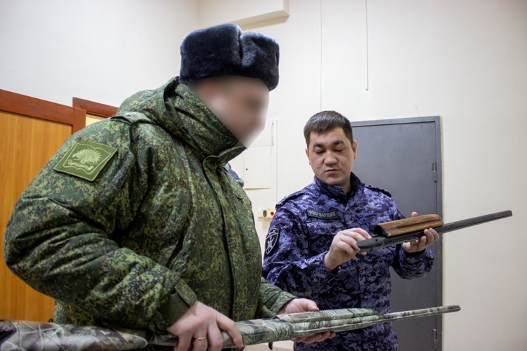 Территориальное управление Росгвардии передает оружие  участникам СВО