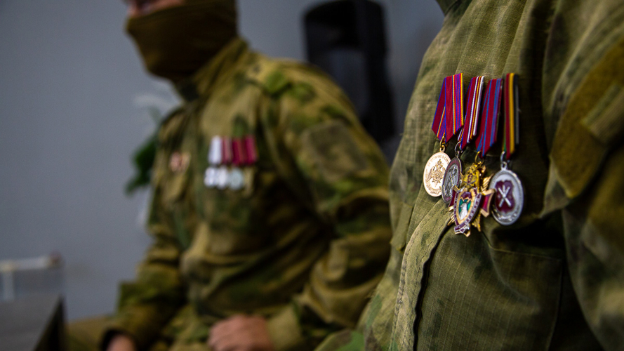Военнослужащие Росгвардии провели урок мужества для студентов в Копейске