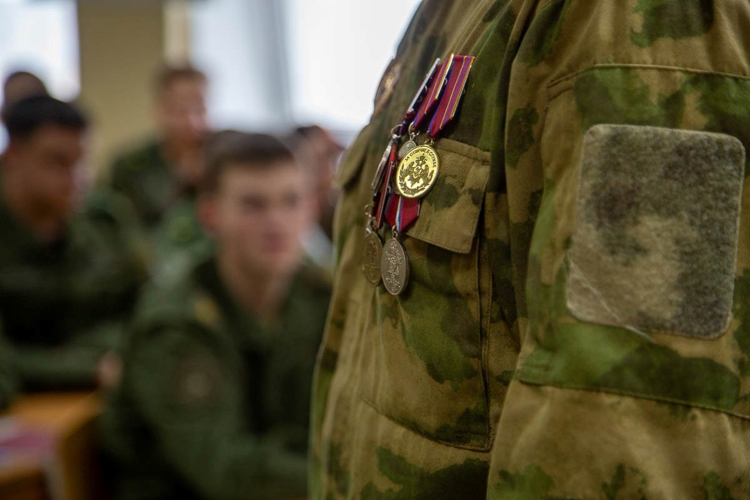 Росгвардейцы встретились со студентами колледжа предпринимательства и отраслевых технологий в Челябинске