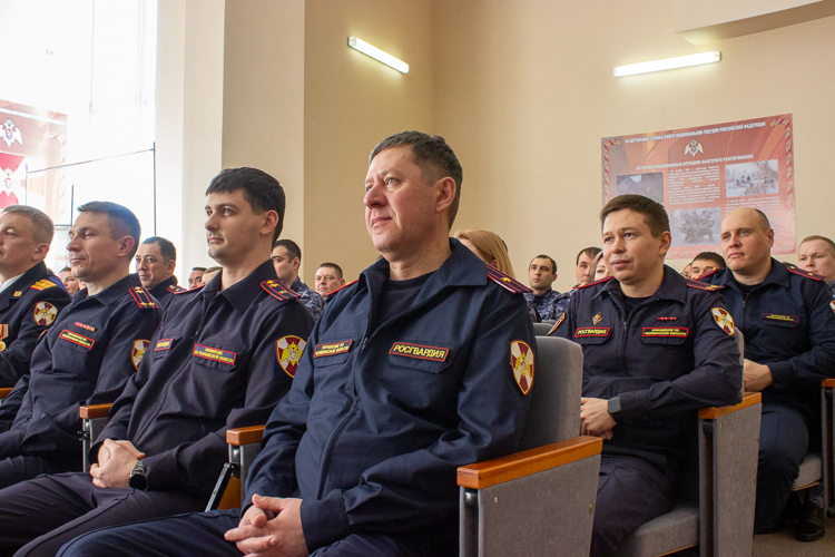 Сотрудники подразделений лицензионно-разрешительной работы и государственного контроля Управления Росгвардии по Челябинской области празднуют 57-ю годовщину образования службы