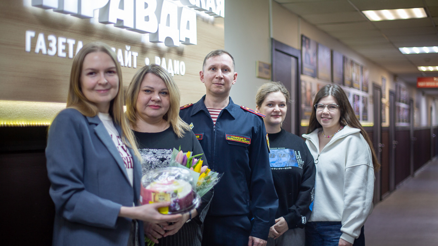 Росгвардейцы поздравили журналистов Южного Урала с наступающим Международным женским днём