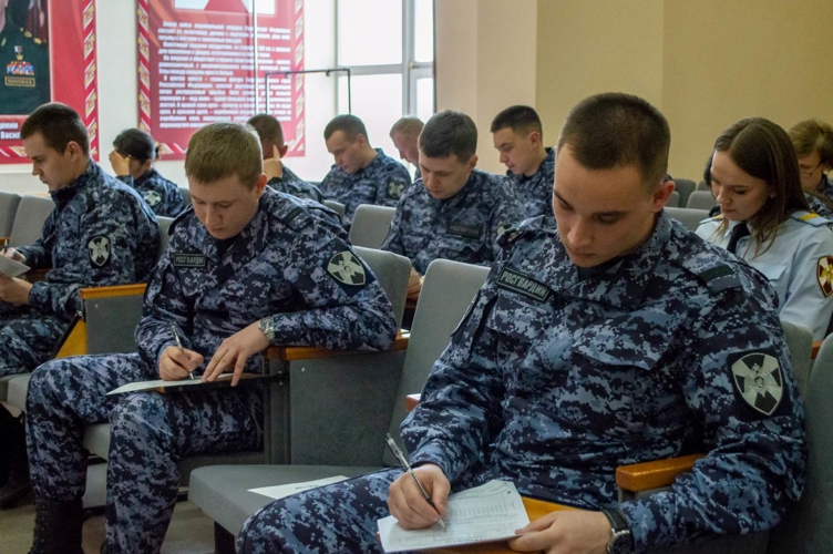На Южном Урале росгвардейцы поддержали патриотическую акцию «Диктант Победы»