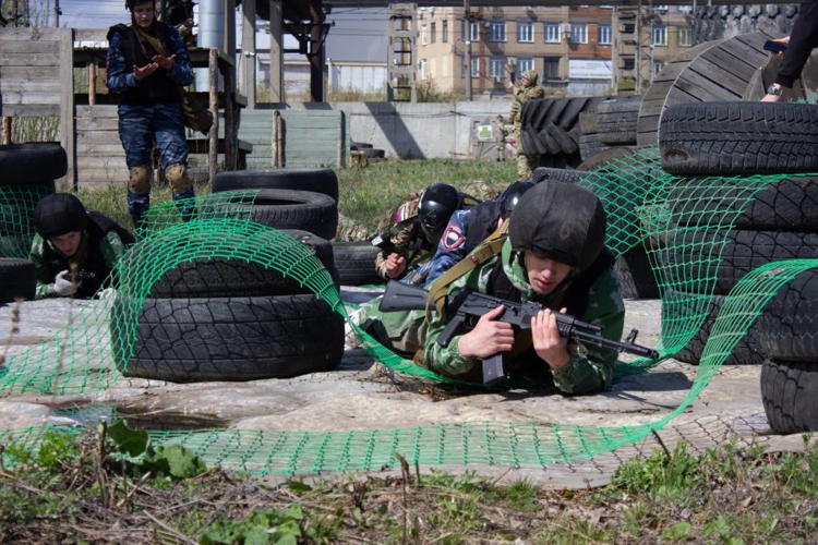 В Челябинске с участием Росгвардии состоялась военно-патриотическая эстафета «Тропа уральских Героев»