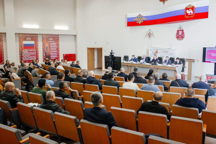 В Челябинске обсудили обеспечение правопорядка в период праздников и единого дня голосования