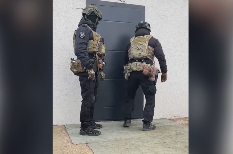 Сотрудники ОМОН оказали силовую поддержку при задержании подозреваемого в экстремистской деятельности