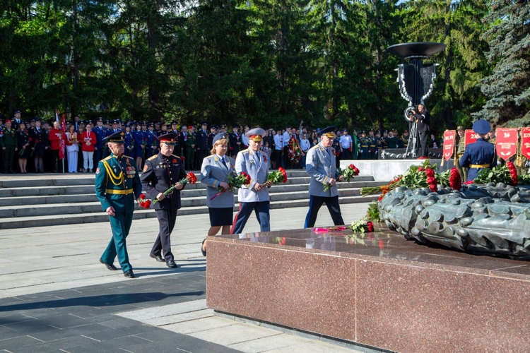 В Челябинске росгвардейцы почтили память павших в Великой Отечественной войне