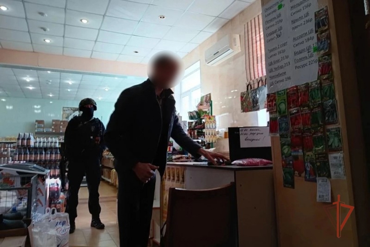 В Карталах при силовой поддержке ОМОН «Сталь» пресечена нелегальная торговля сигаретами