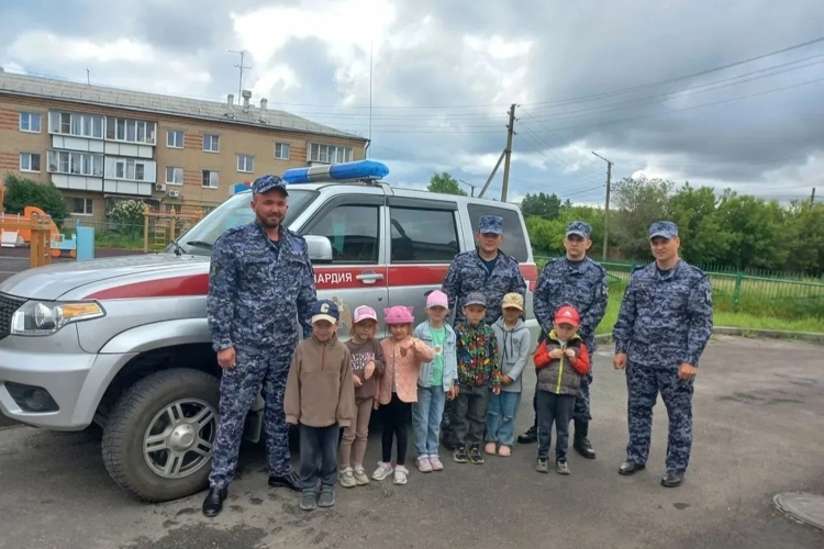 На Южном Урале стартовала акция «Каникулы с Росгвардией»