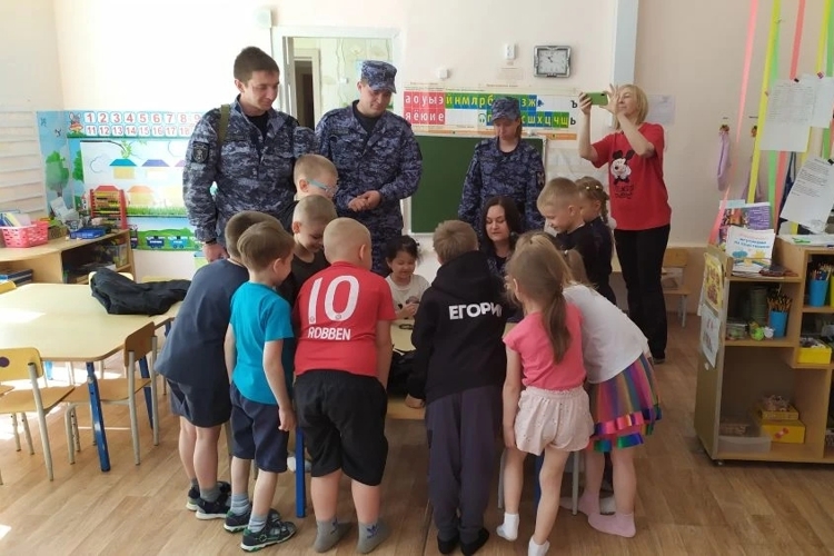 На Южном Урале стартовала акция «Каникулы с Росгвардией»
