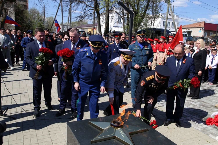 Начальник территориального управления Росгвардии принял участие в открытии мемориала «Вечный огонь» в Кусинском районе