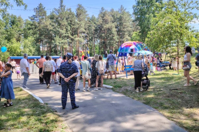 Росгвардейцы обеспечили безопасность детских праздников по всей Челябинской области