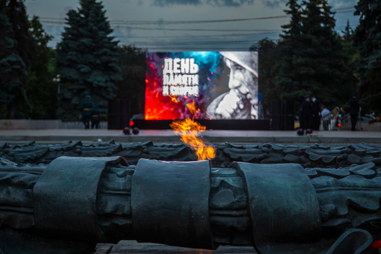 На Южном Урале прошла акция «Свеча памяти»: более 400 человек почтили подвиг героев