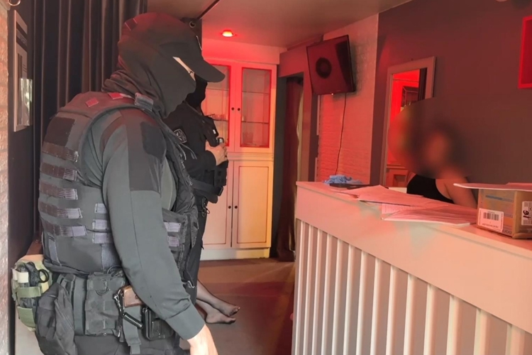 В Челябинске при содействии ОМОН Росгвардии проверена законность деятельности заведения под видом спа-салона 