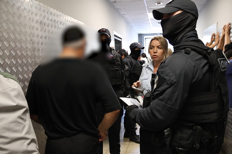 В Челябинске при силовой поддержке ОМОН прошёл рейд по миграционному контролю