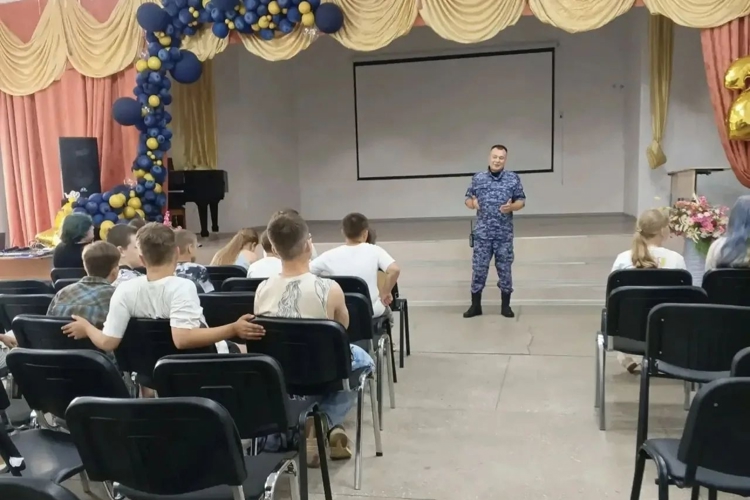 На Южном Урале продолжается акция «Каникулы с Росгвардией»