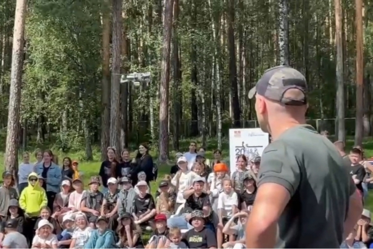 В Миассе бойцы ОМОН «Таганай» провели патриотический урок для школьников в лагере имени Феди Горелова