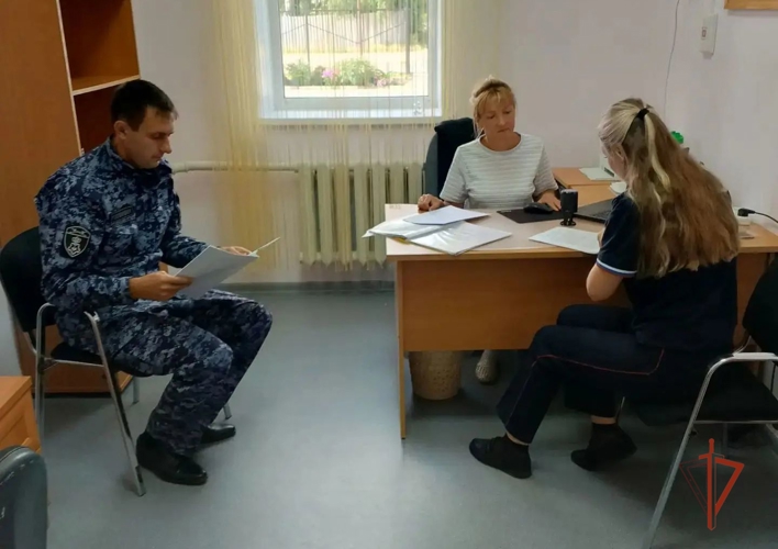 В Челябинской области росгвардейцы продолжают проверять готовность школ к новому учебному году