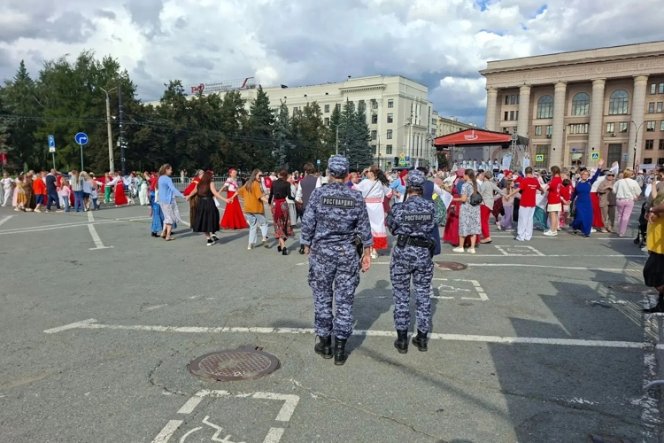 На Южном Урале росгвардейцы обеспечили общественную безопасность на массовых мероприятиях
