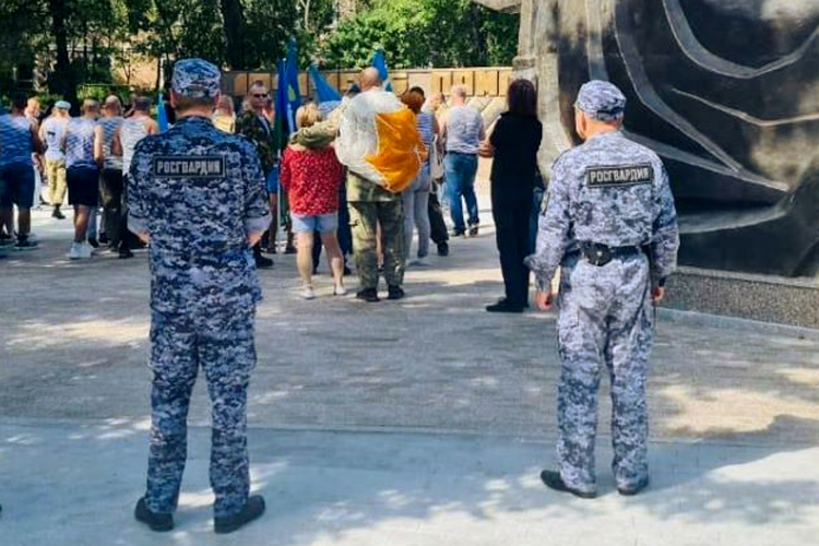 Росгвардейцы обеспечили безопасность празднования Дня ВДВ на Южном Урале