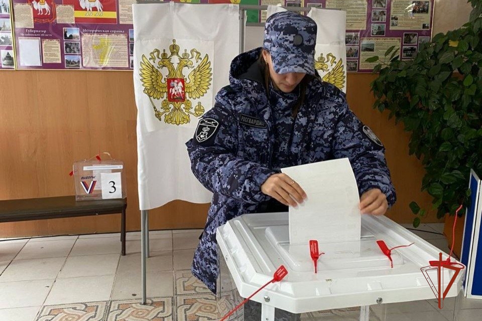 В Челябинской области росгвардейцы участвуют в Едином дне голосования