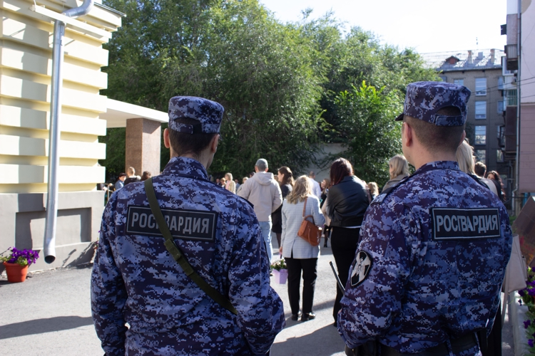 На Южном Урале росгвардейцы обеспечили охрану общественного порядка в период празднования Дня знаний