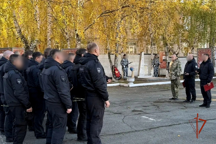 В Челябинске бойцы ОМОН «Воин» почтили память боевых товарищей