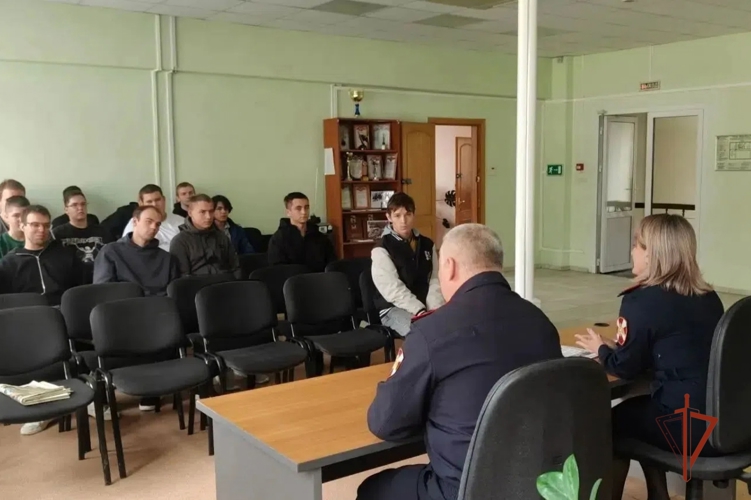 На страже с юных лет: Росгвардия познакомила школьников и студентов Южного Урала с профессией защитника правопорядка